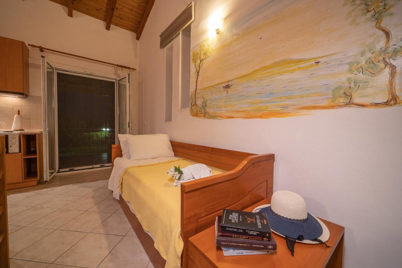 Cavo Gallo Finikounta Exterior photo